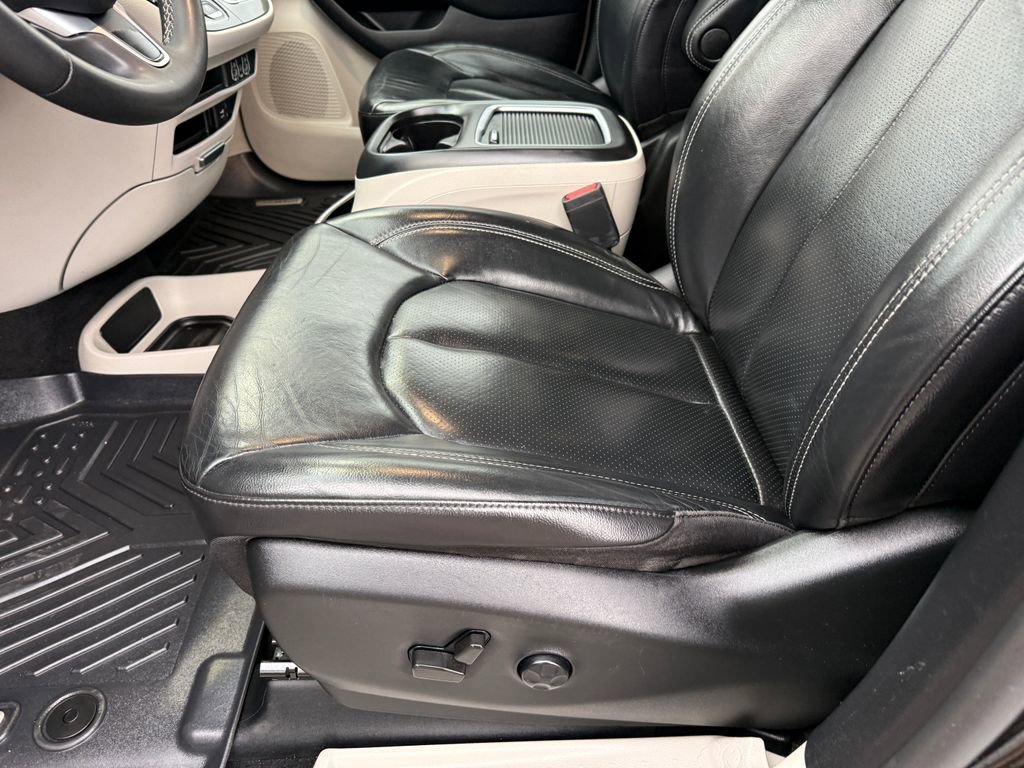 Used 2022 Chrysler Pacifica Touring-L FWD image 29