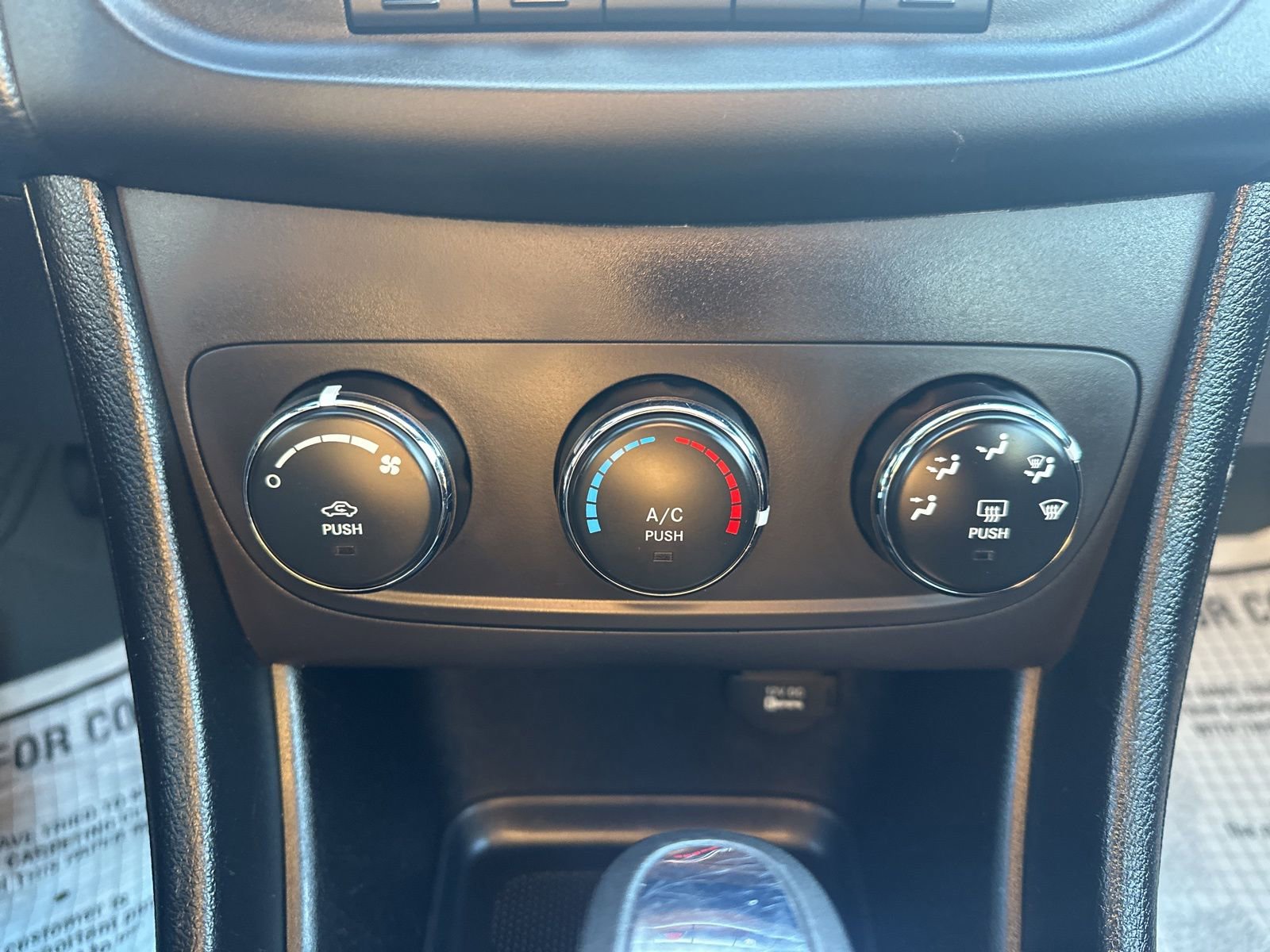 Used 2013 Dodge Avenger SE image 20