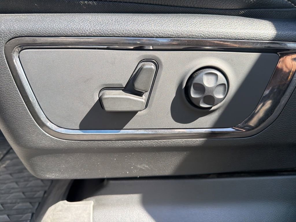 Used 2022 RAM 1500 Limited w/ Body Color Bumper Group AWD/4WD image 10