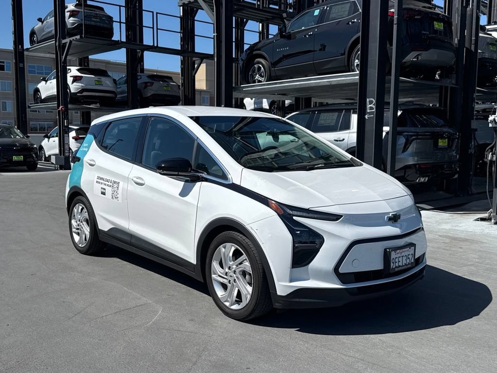 Used 2023 Chevrolet Bolt LT w/ Driver Confidence Package FWD image 3