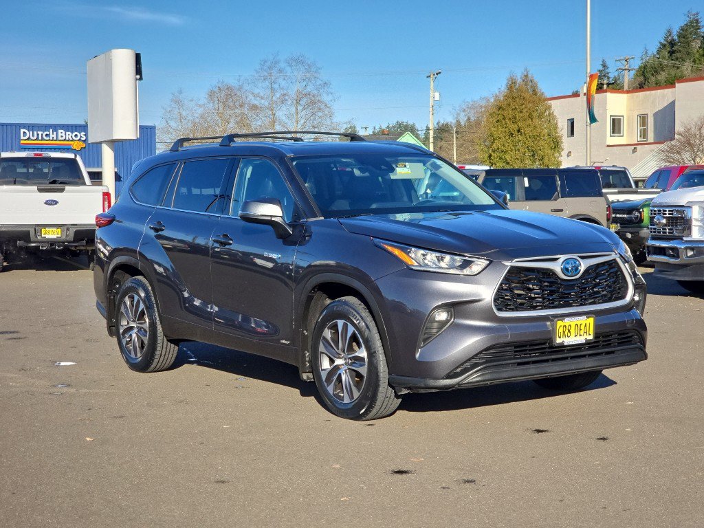 Used 2020 Toyota Highlander XLE image 2