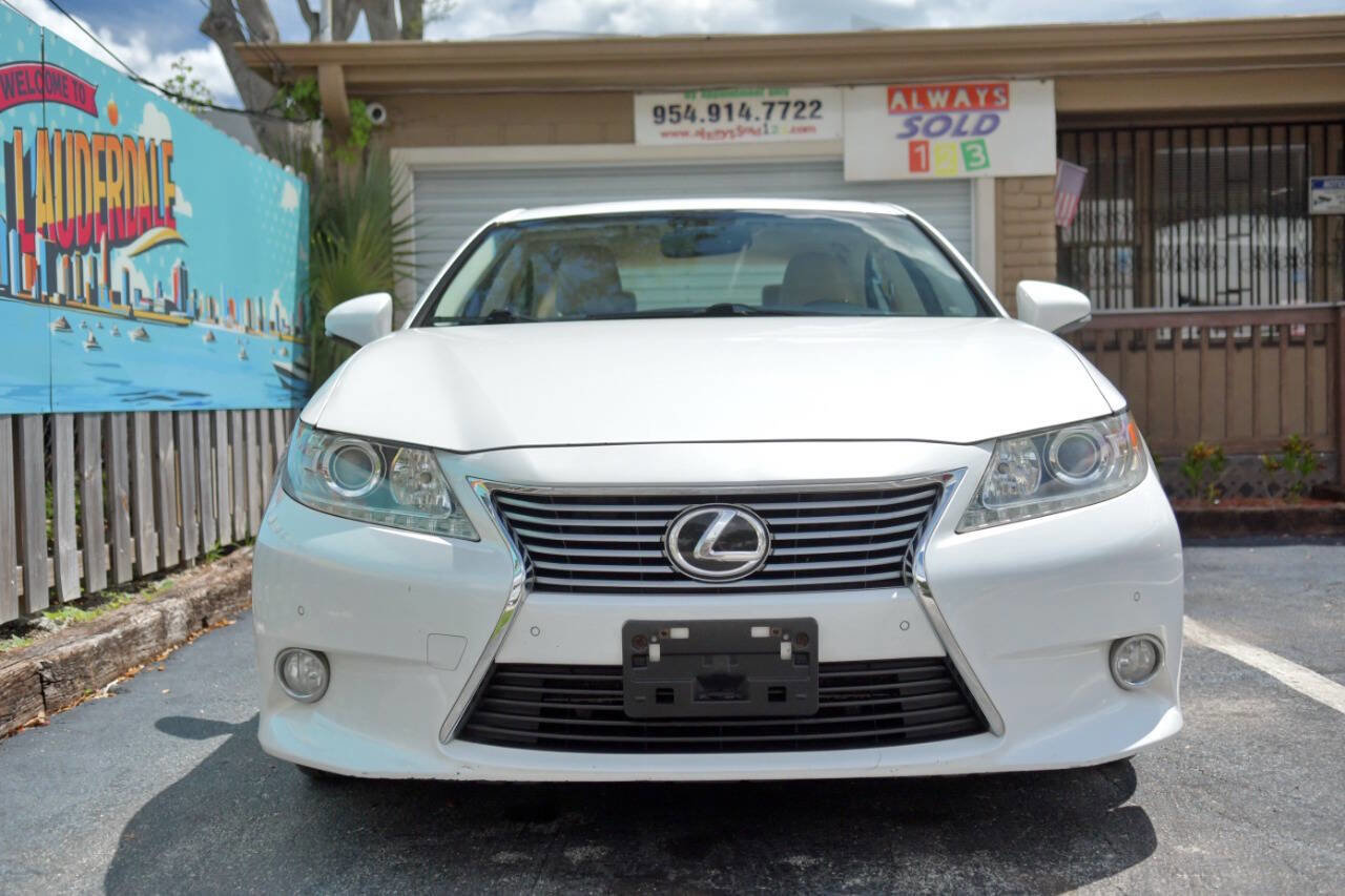 Used 2013 Lexus ES 350 w/ Luxury Pkg FWD image 2