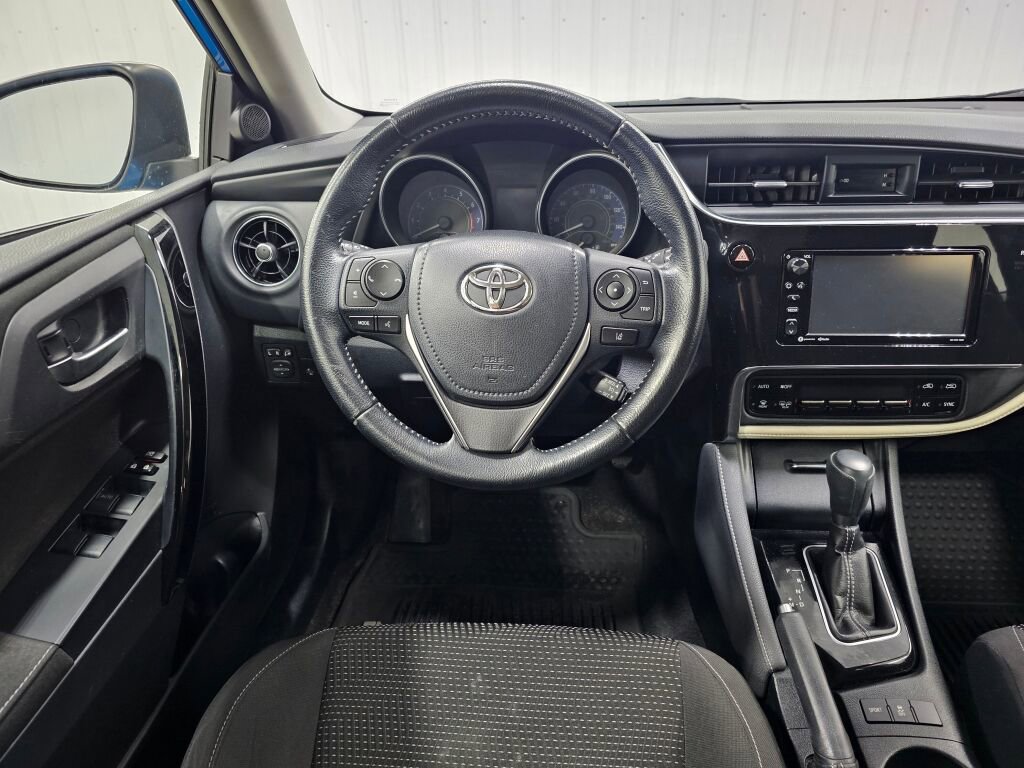 Used 2017 Toyota Corolla iM image 4