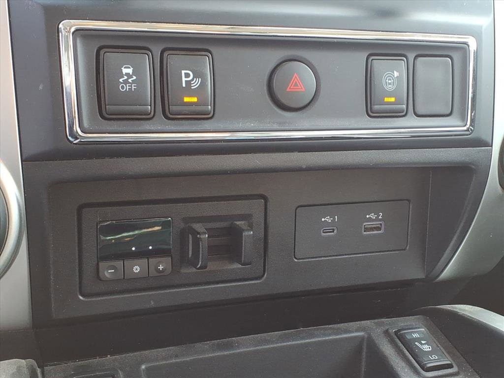 Used 2021 Nissan Titan SV w/ SV Convenience Package image 19