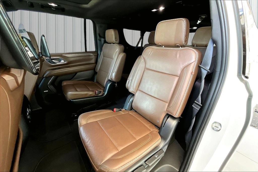 Used 2023 Chevrolet Suburban High Country w/ Premium Package AWD/4WD image 20