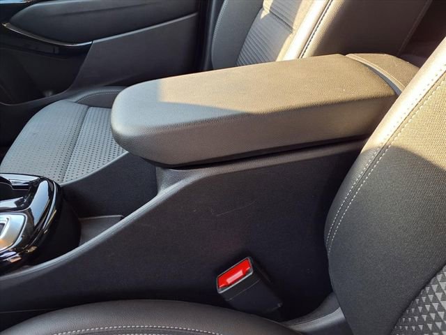 Used 2025 Chevrolet Trax LT w/ LT Convenience Package image 57