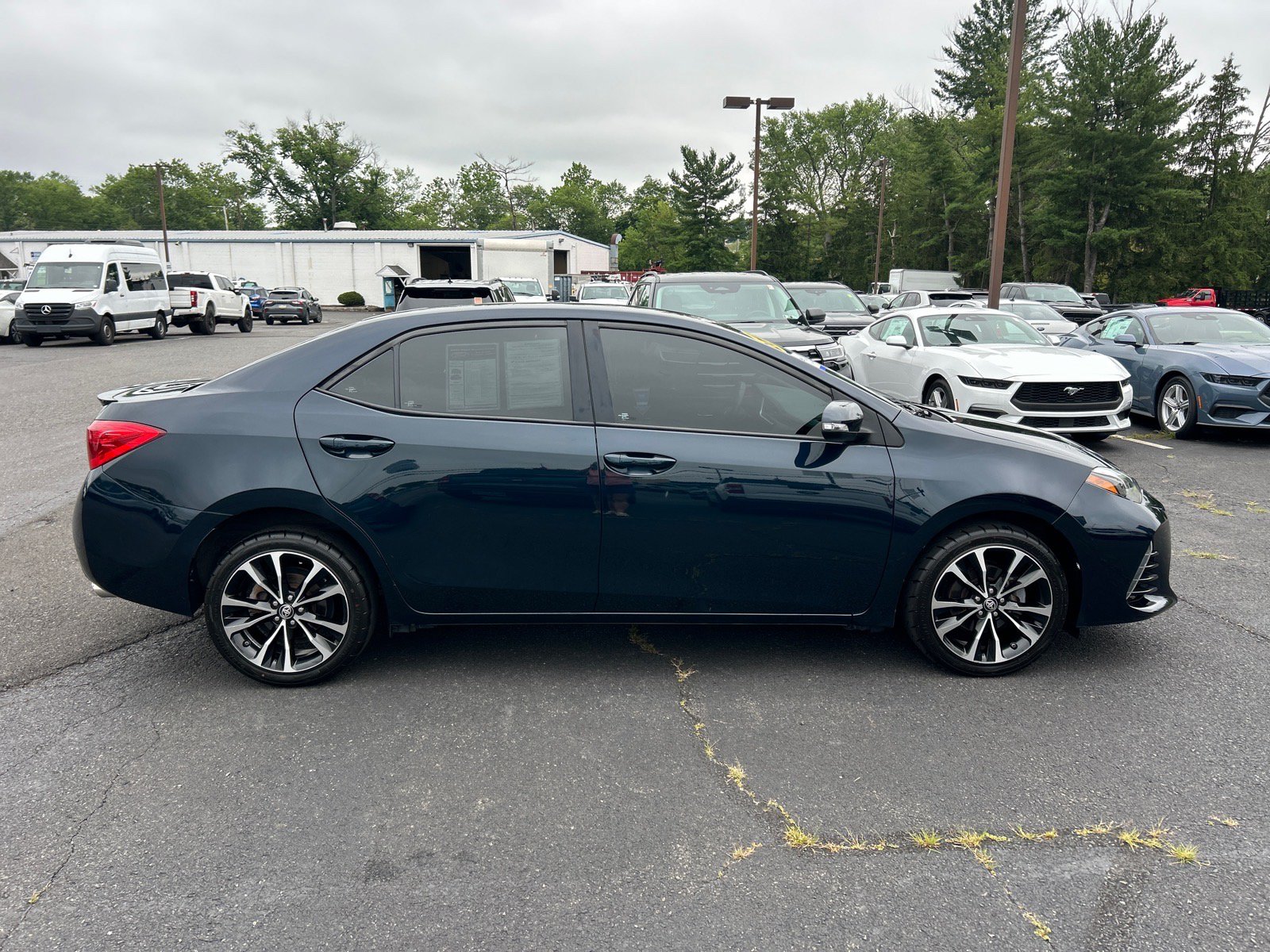 Used 2017 Toyota Corolla SE w/ Carpet Mat Package (TMS) FWD image 13