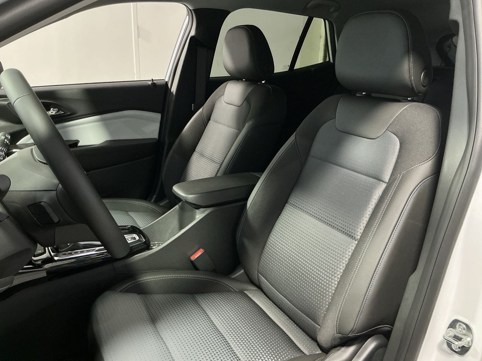 New 2026 Chevrolet Trax LT w/ Driver Confidence Package FWD image 14
