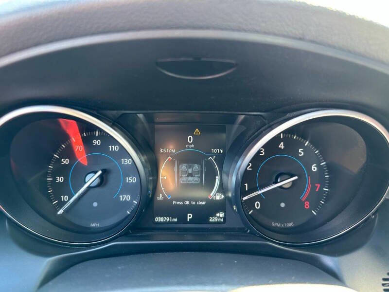 Used 2016 Jaguar XF R-Sport image 21