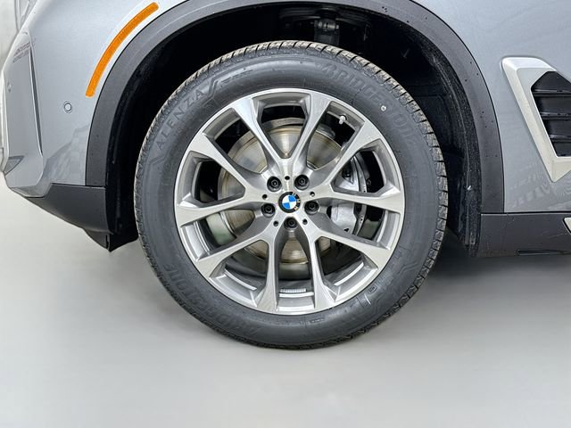 Used 2026 BMW X5 xDrive40i w/ Climate Comfort Package image 32