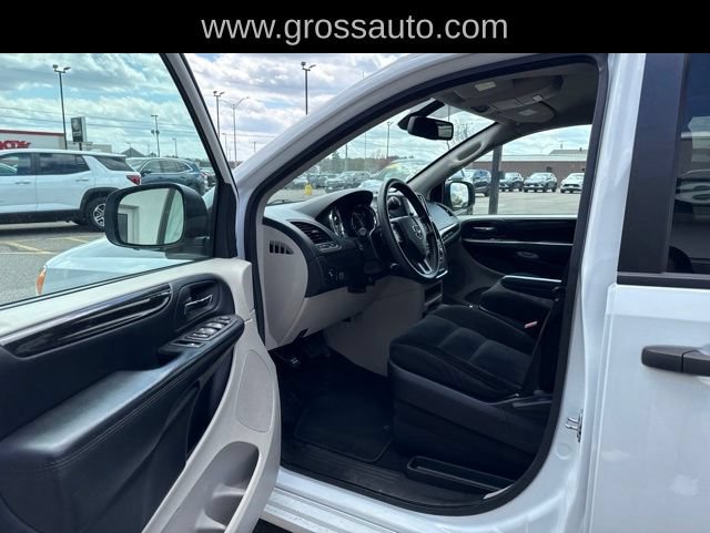 Used 2020 Dodge Grand Caravan SE FWD image 13