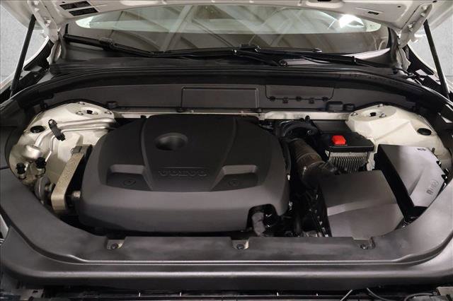 Used 2019 Volvo XC60 T6 Momentum w/ Multimedia Package image 28