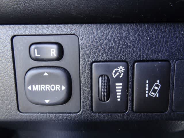 Used 2018 Toyota RAV4 SE AWD/4WD image 17