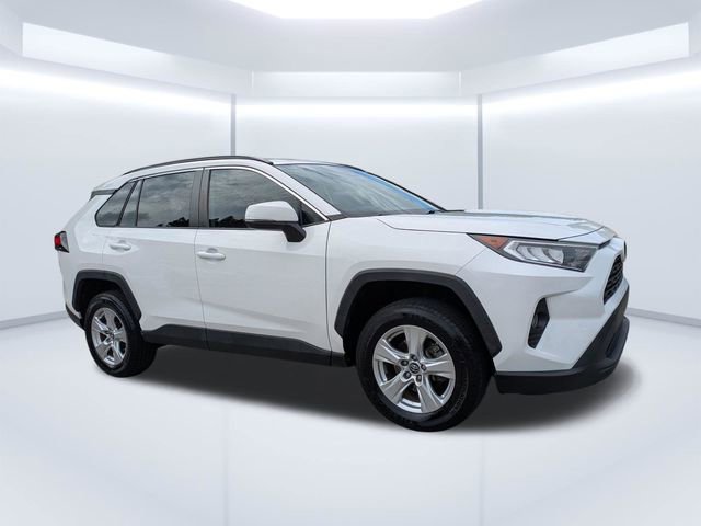 Used 2019 Toyota RAV4 XLE FWD image 2