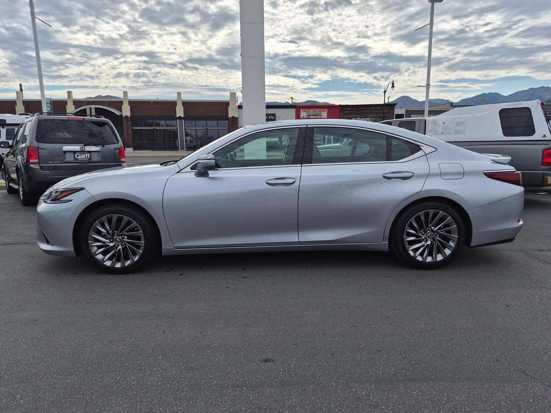 Used 2025 Lexus ES 350 Ultra Luxury FWD image 9