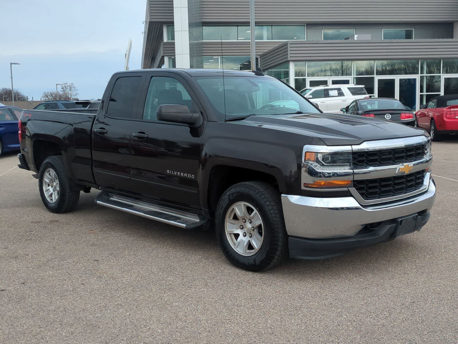 Used 2018 Chevrolet Silverado 1500 LT AWD/4WD image 2