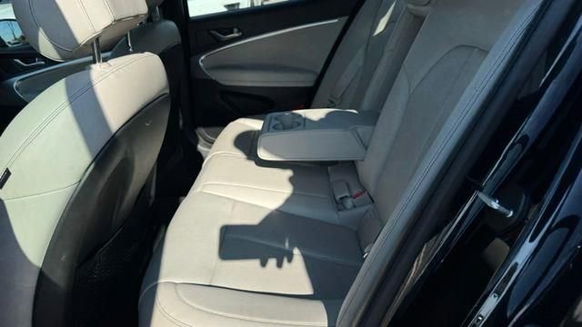 Used 2023 Genesis G70 2.0T image 25