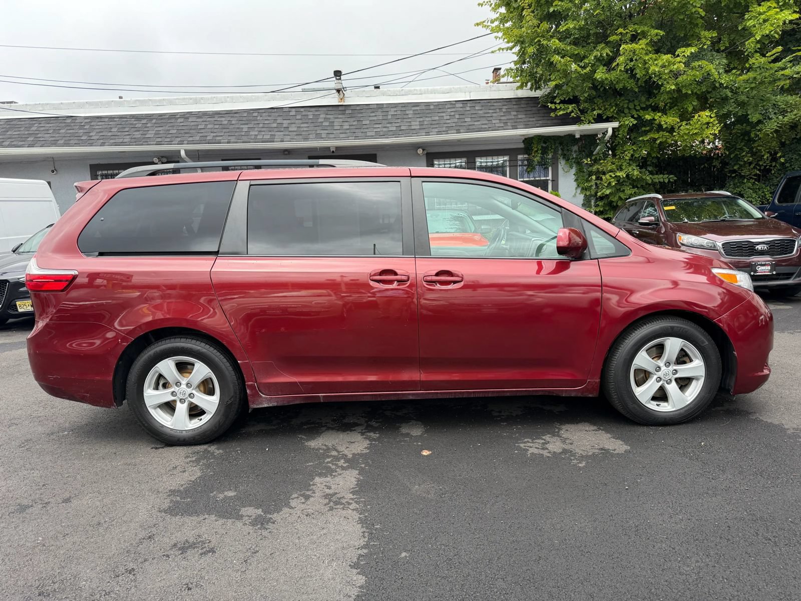 Used 2015 Toyota Sienna LE FWD image 4