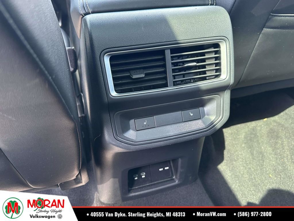 Certified 2024 Volkswagen Atlas Cross Sport SEL R-Line AWD/4WD image 15