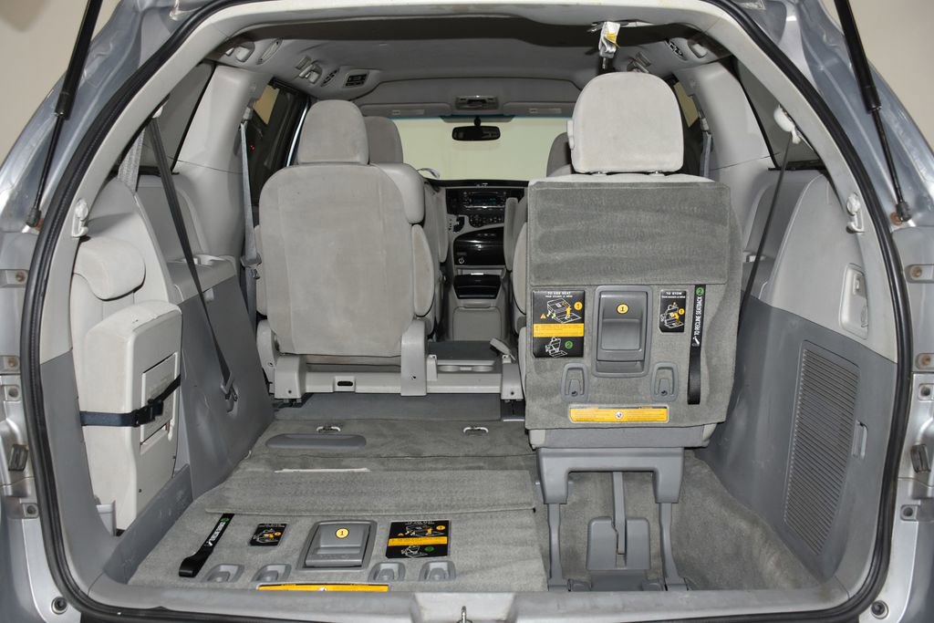 Used 2013 Toyota Sienna LE image 27