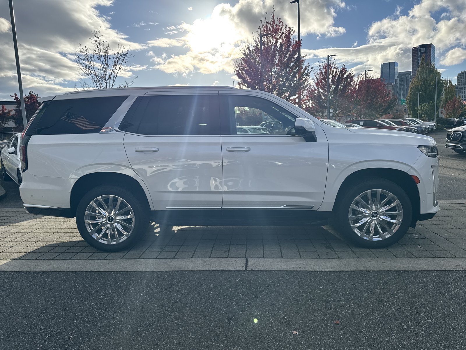 Used 2024 Cadillac Escalade Premium Luxury w/ Performance Package AWD/4WD image 4