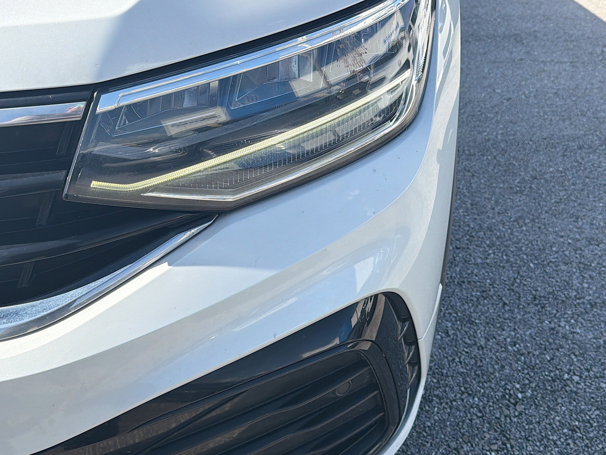 Used 2023 Volkswagen Tiguan SE R-Line image 10