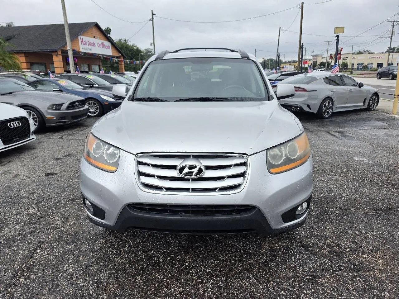 Used 2011 Hyundai Santa Fe SE FWD image 2