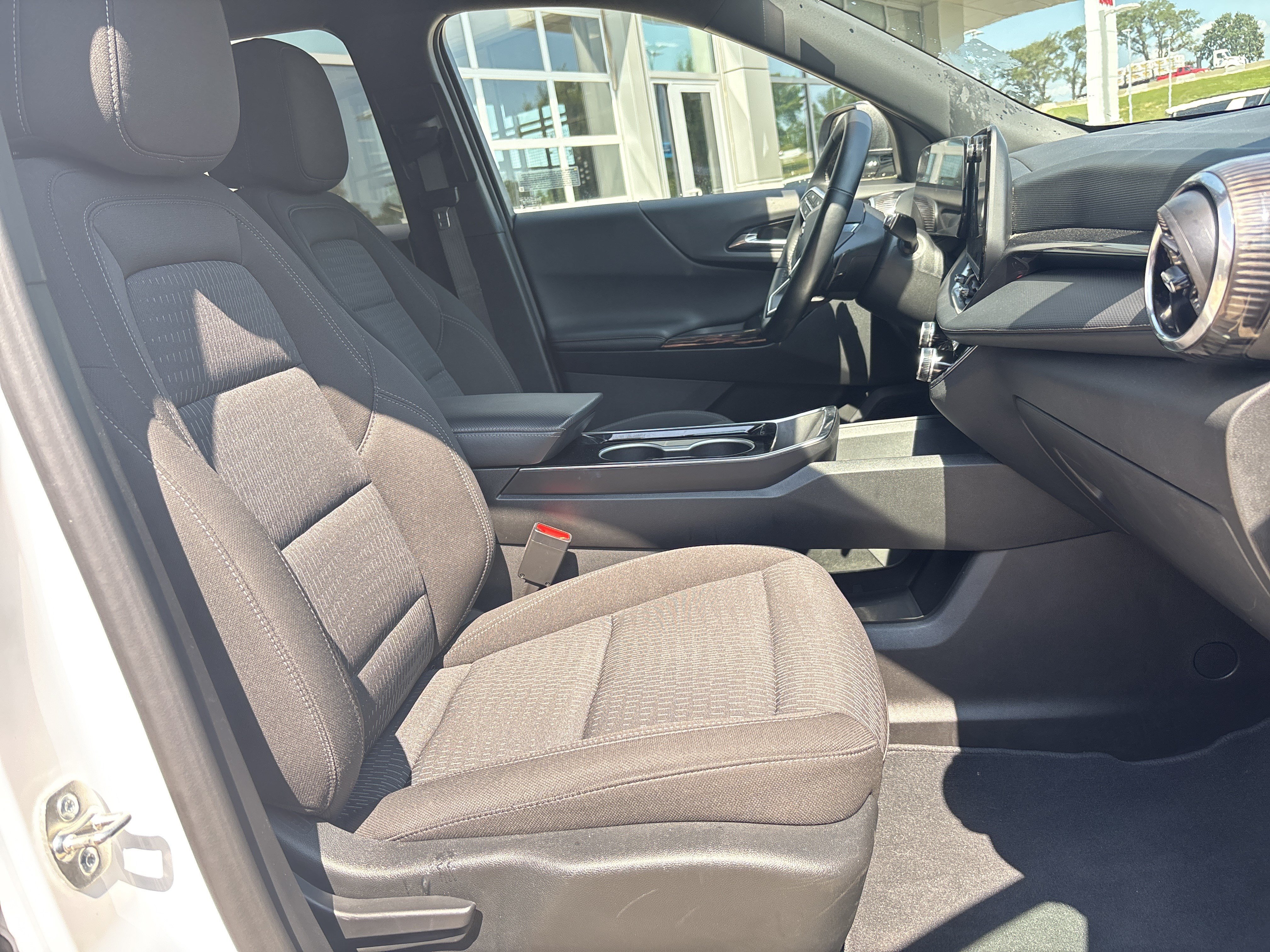 Used 2025 Chevrolet Equinox LT AWD/4WD image 28