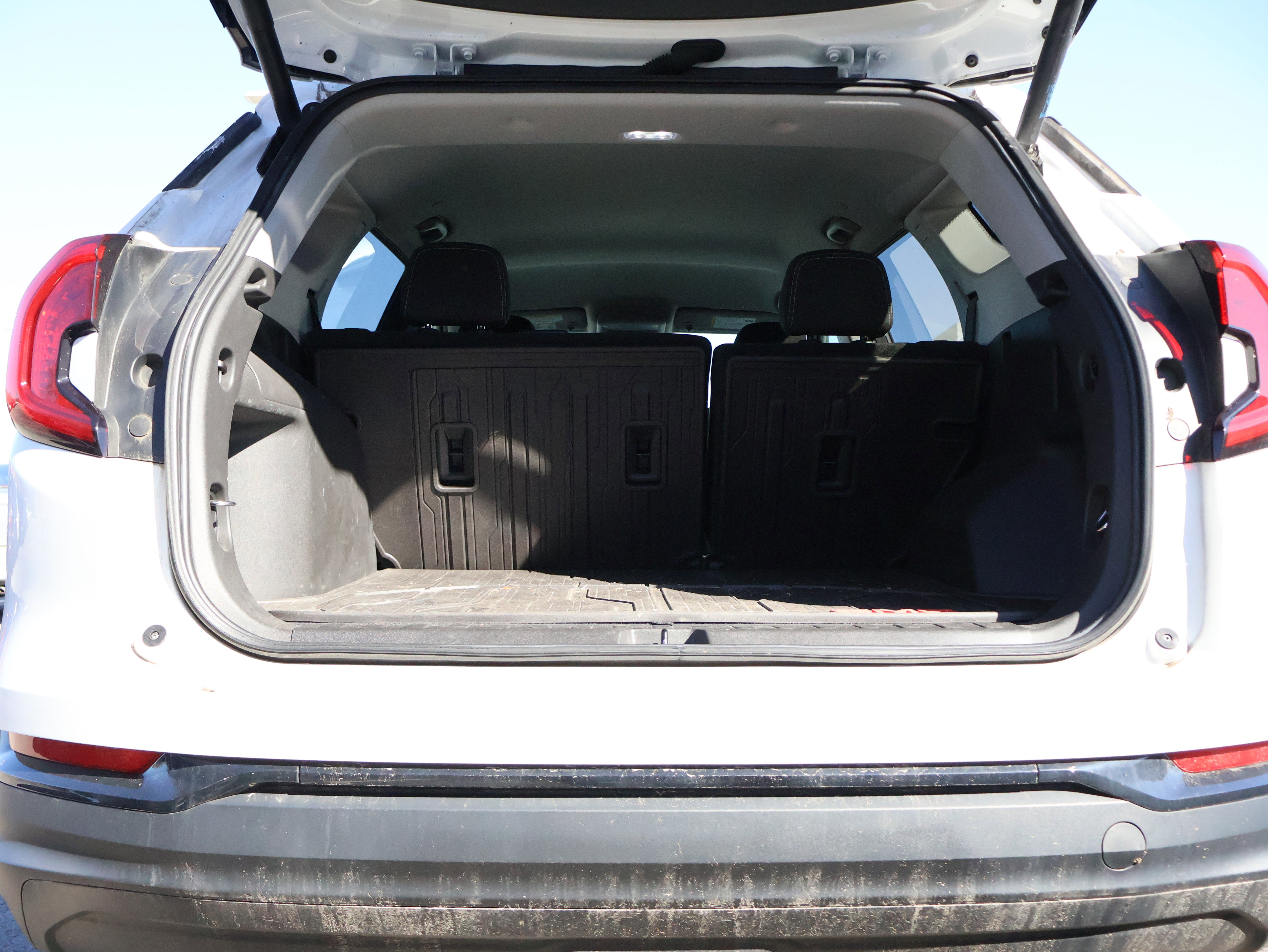 Used 2022 GMC Terrain SLE w/ Driver Convenience Package AWD/4WD image 17