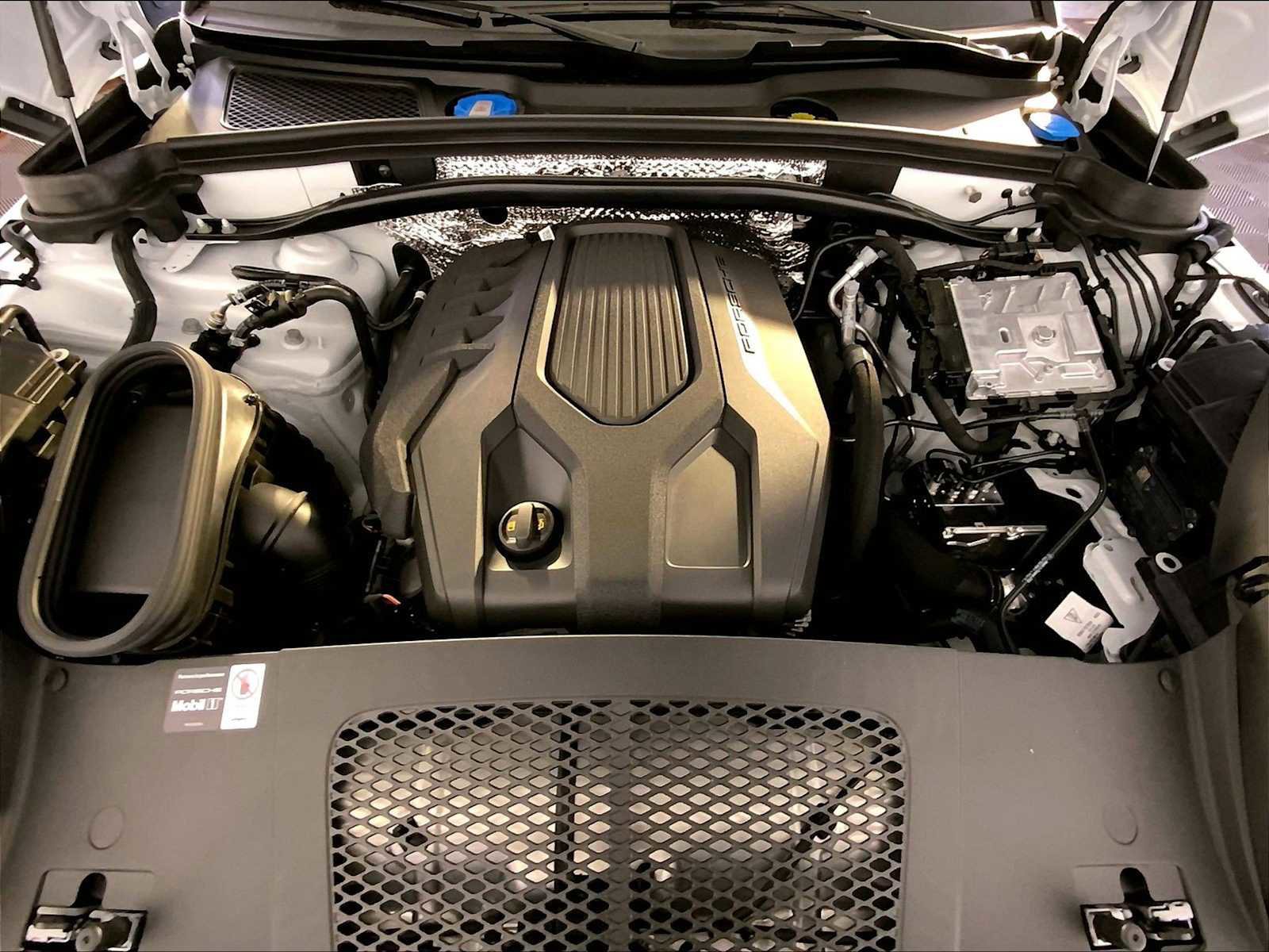 New 2026 Porsche Macan AWD/4WD image 21