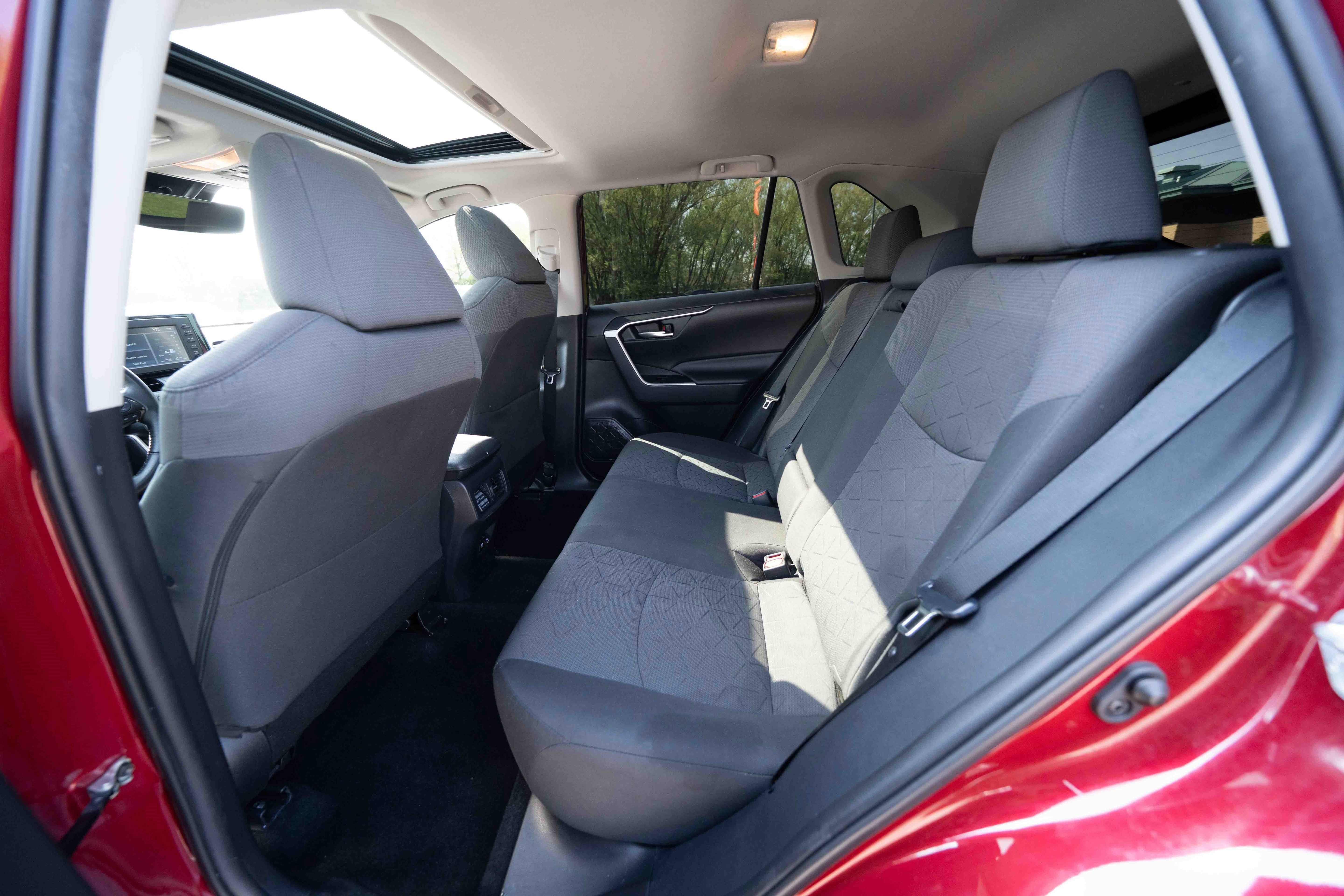 Used 2020 Toyota RAV4 XLE w/ Convenience Package AWD/4WD image 23
