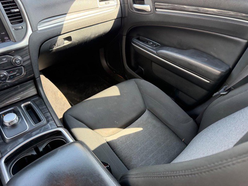 Used 2018 Chrysler 300 Touring image 16