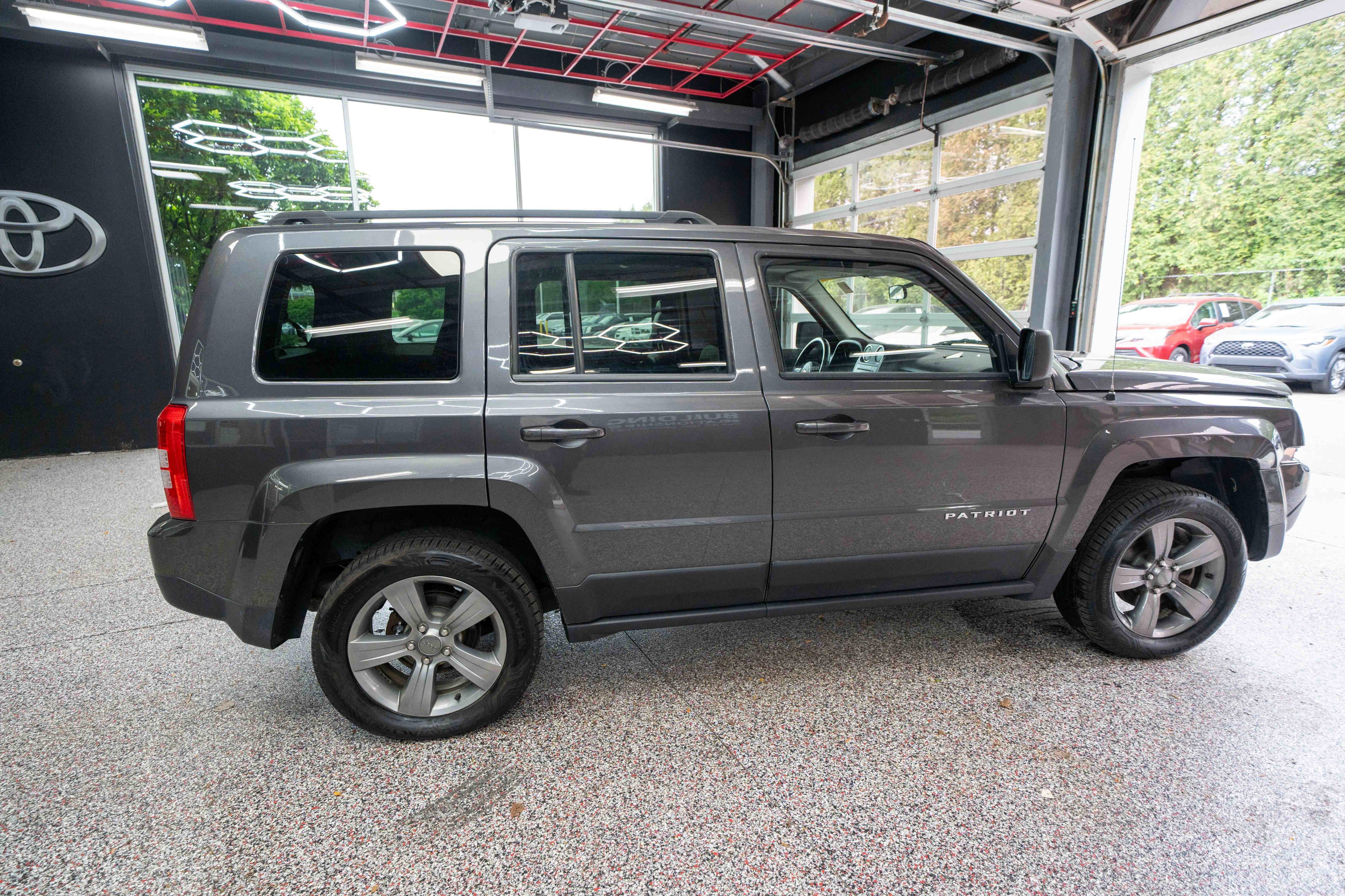 Used 2015 Jeep Patriot High Altitude AWD/4WD image 4