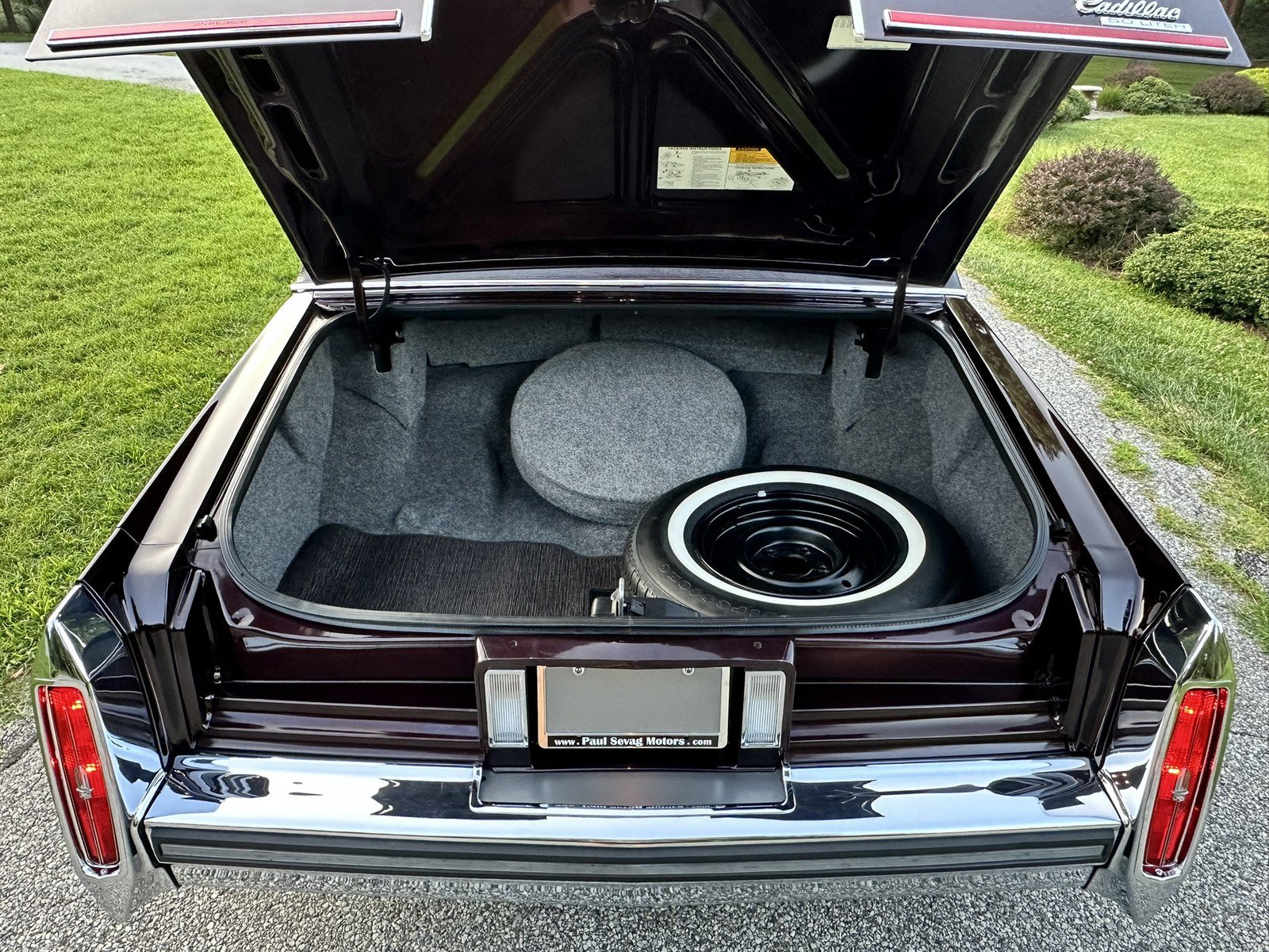 Used 1987 Cadillac Brougham RWD image 25