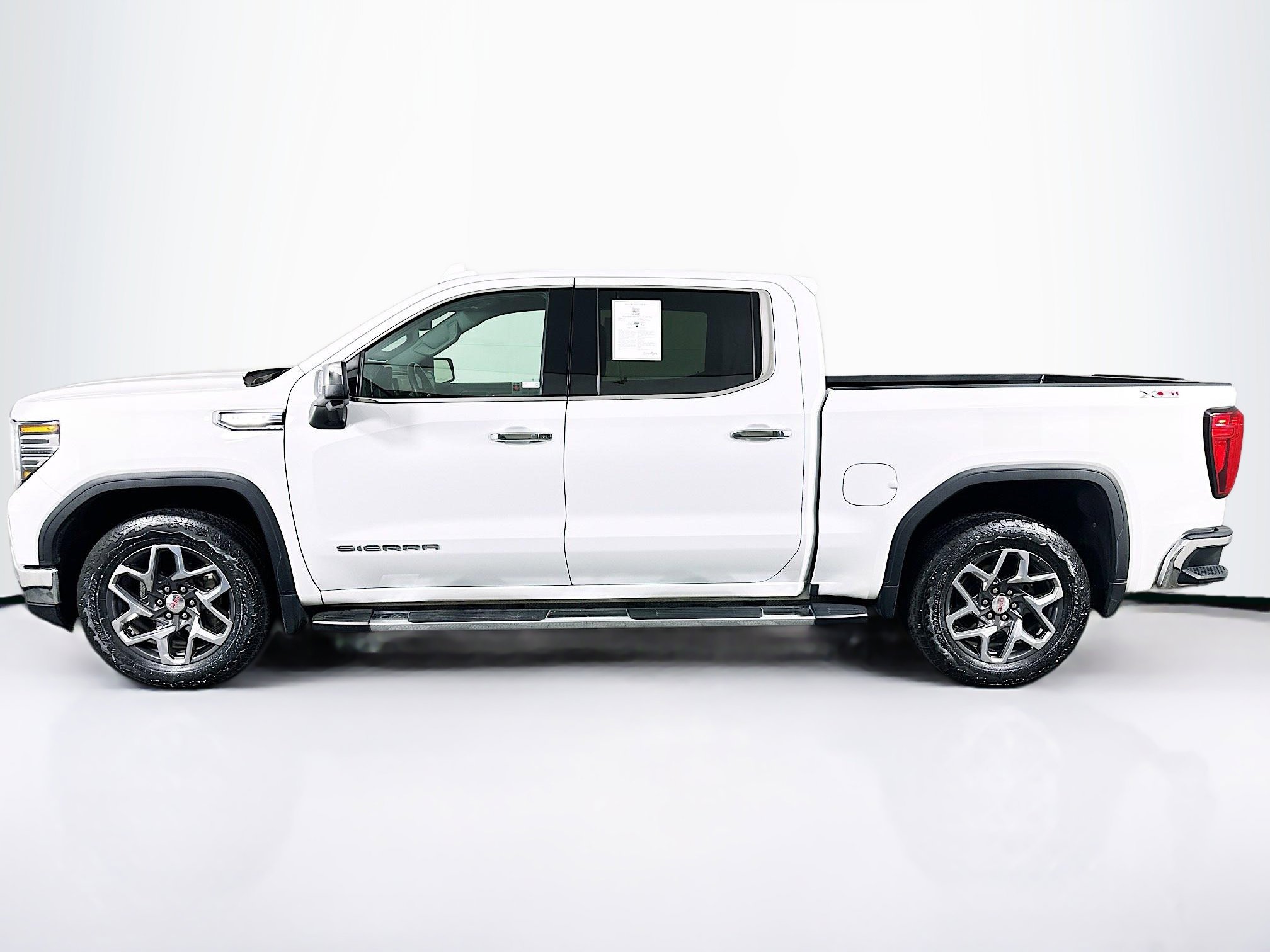 Used 2023 GMC Sierra 1500 SLT image 4