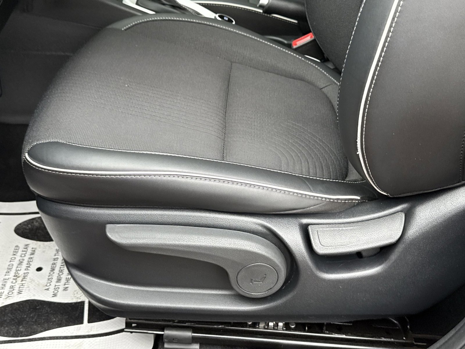 Certified 2024 Hyundai Venue Limited FWD image 14
