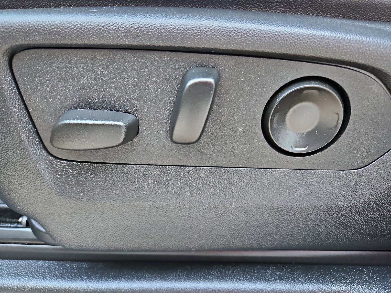 Used 2025 Chevrolet Suburban Premier AWD/4WD image 8