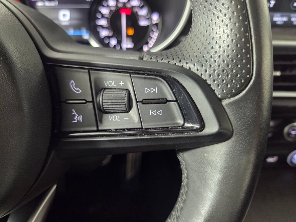 Used 2023 Alfa Romeo Stelvio Ti AWD/4WD image 17