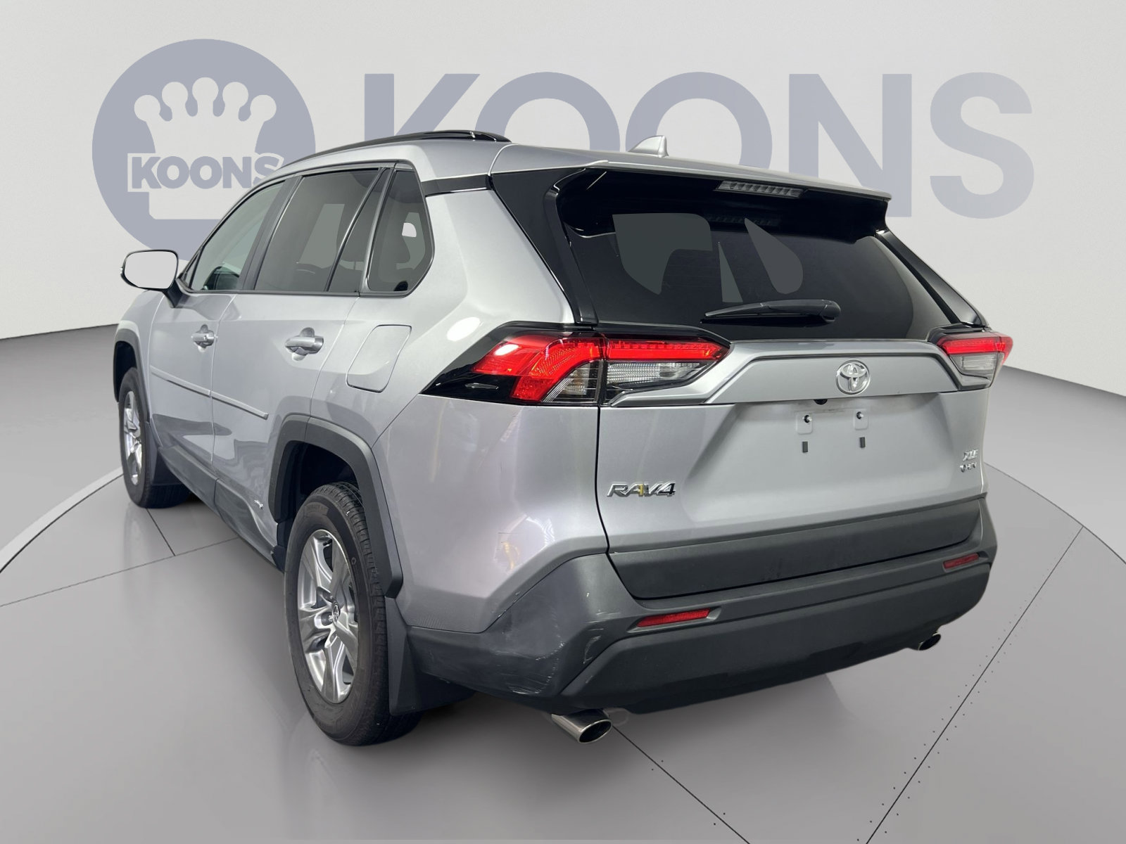 Used 2025 Toyota RAV4 XLE AWD/4WD image 4