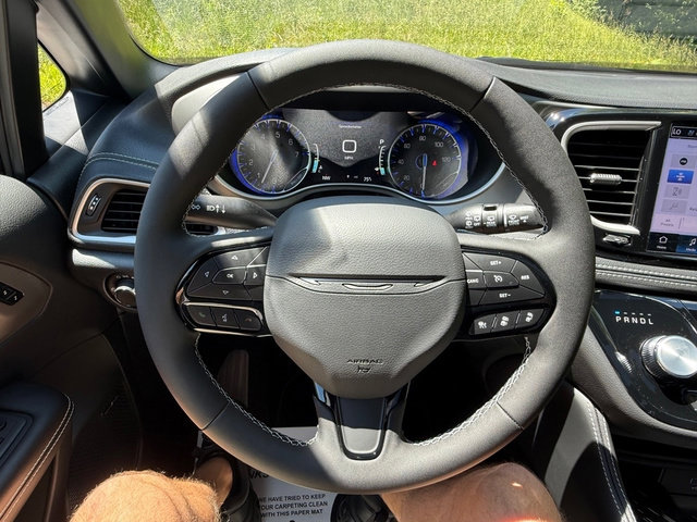 New 2027 Chrysler Pacifica Select FWD image 25