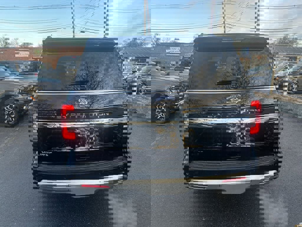 Used 2024 Ford Expedition Limited image 6