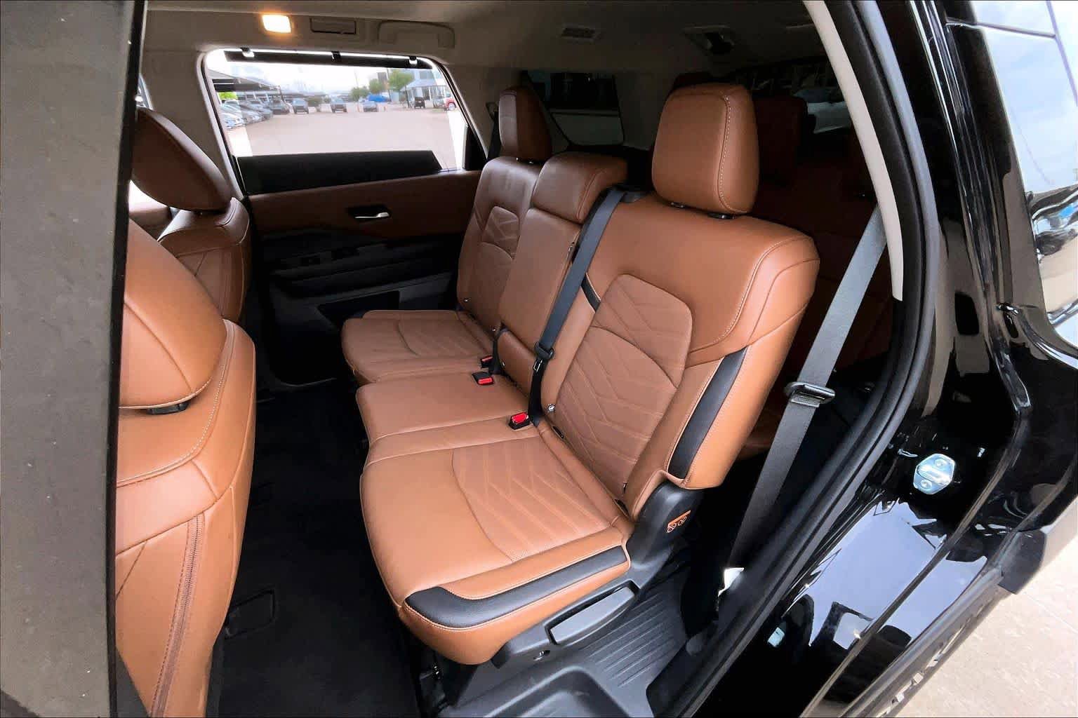 Certified 2025 Nissan Pathfinder Platinum w/ Cargo Package AWD/4WD image 19