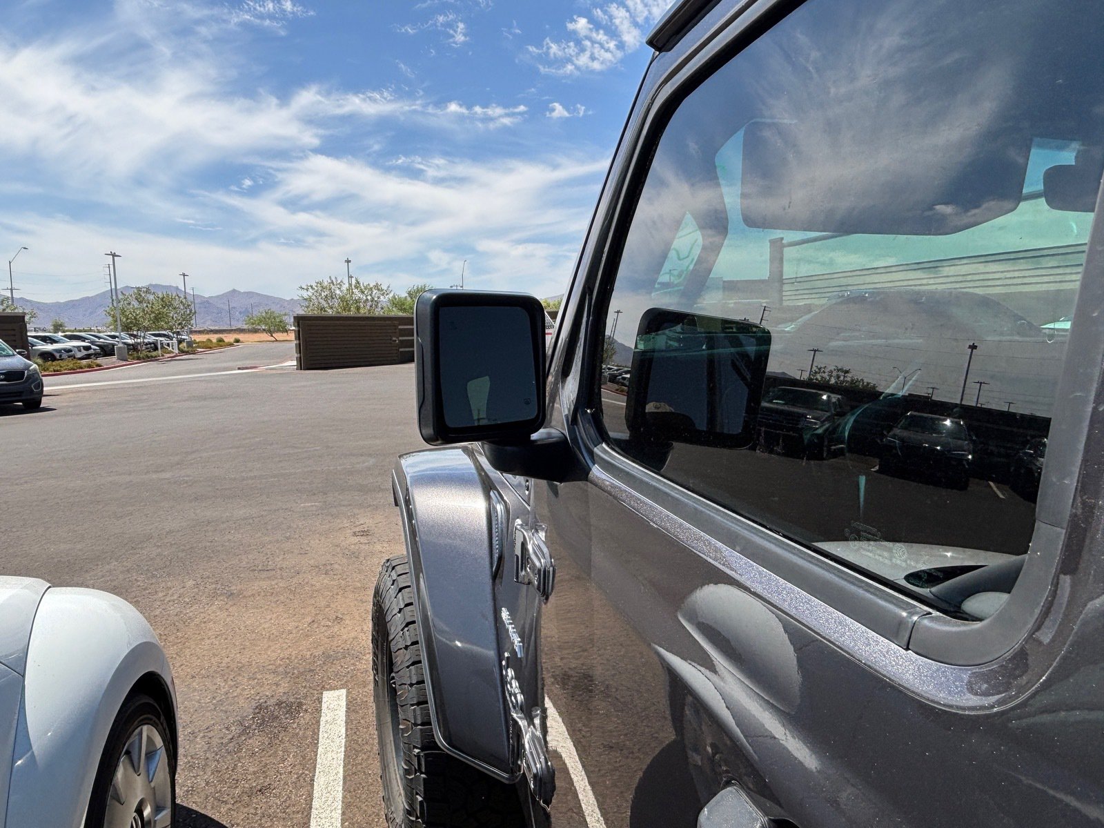 Used 2018 Jeep Wrangler Unlimited Sahara AWD/4WD image 7