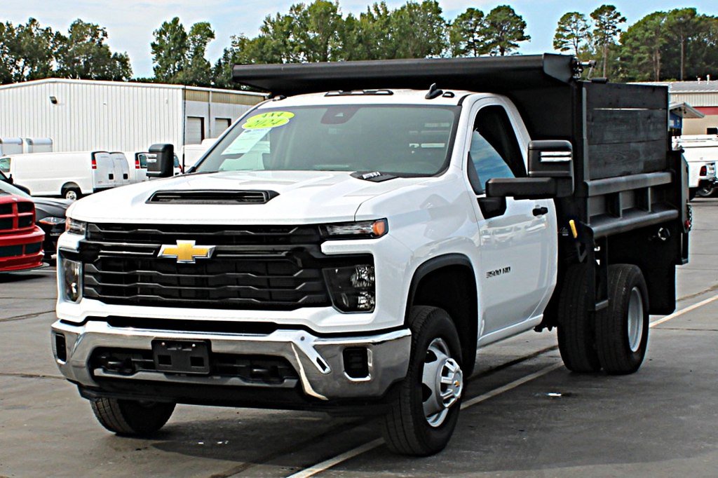 Used 2024 Chevrolet Silverado 3500 W/T w/ WT Convenience Package AWD/4WD image 2