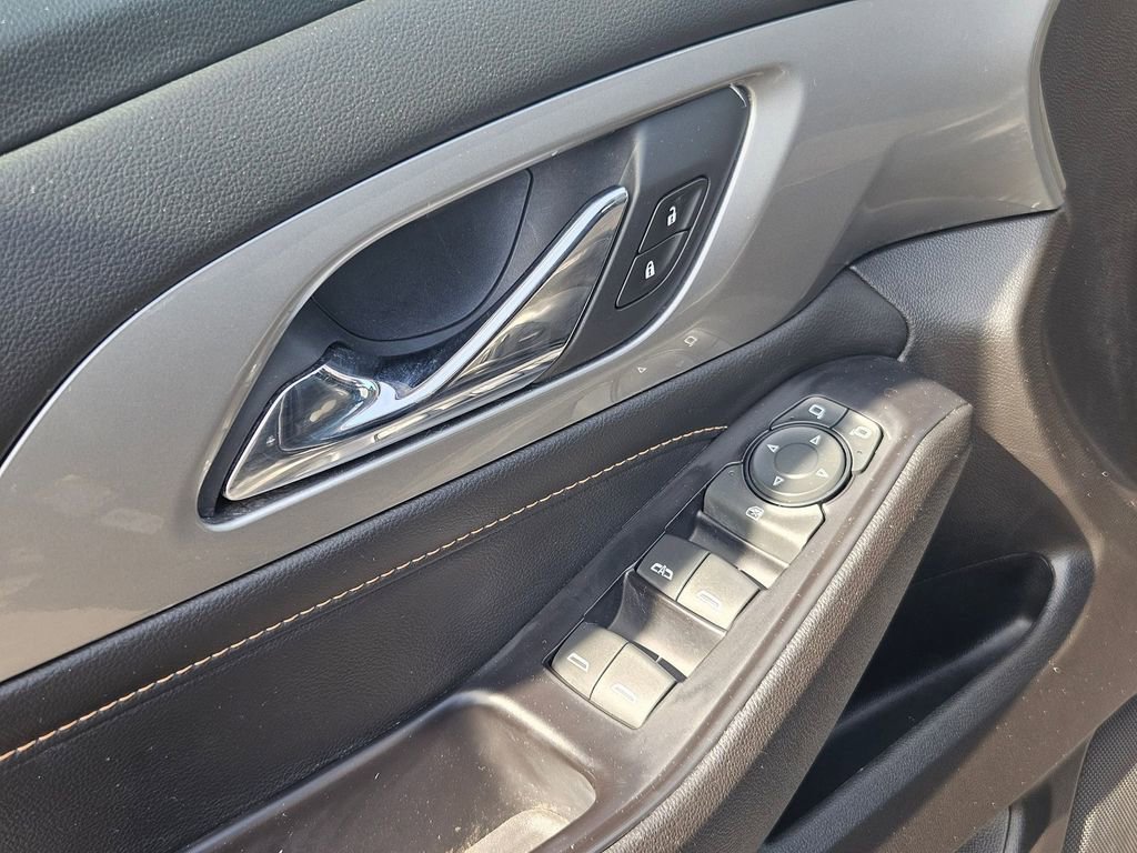 Used 2019 Chevrolet Traverse LT w/ LT Premium Package image 11