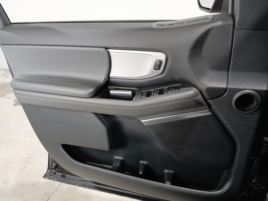 Used 2025 Ford Expedition Active AWD/4WD image 30