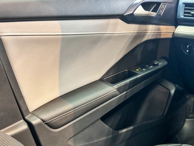 Used 2024 Volkswagen Taos SE w/ Panoramic Sunroof Package image 35