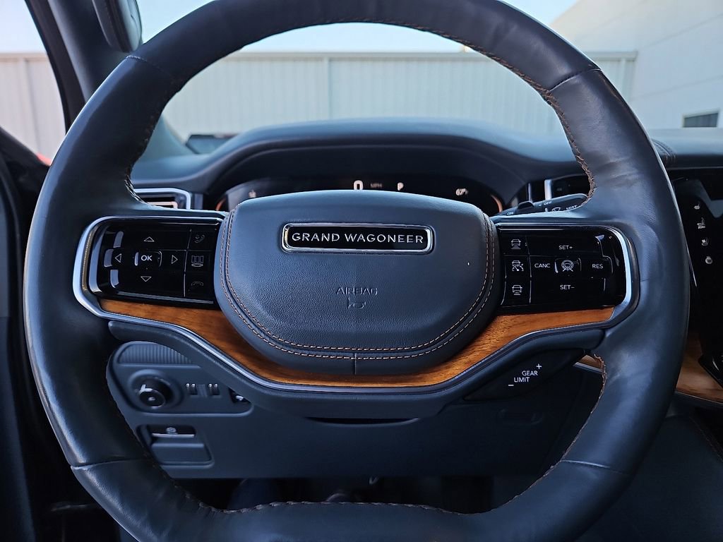 Used 2022 Jeep Grand Wagoneer Series III w/ Rear Seat Video Group 1 image 30