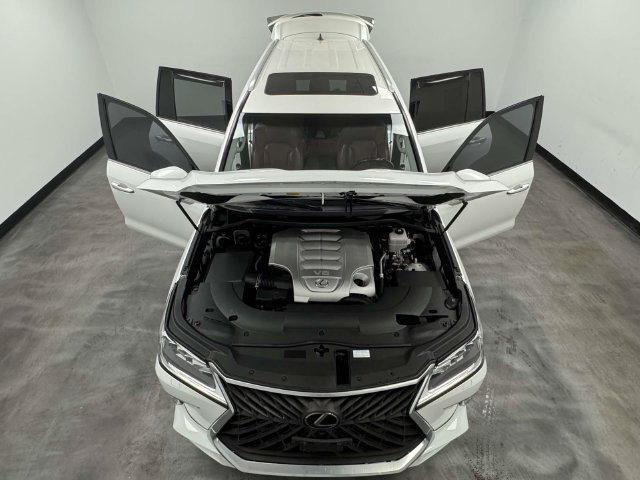 Used 2019 Lexus LX 570 4WD w/ Luxury Package image 13
