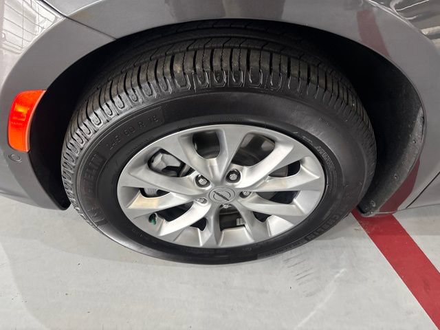 Used 2023 Chrysler Pacifica Touring-L w/ Uconnect Theater Family Group AWD/4WD image 49